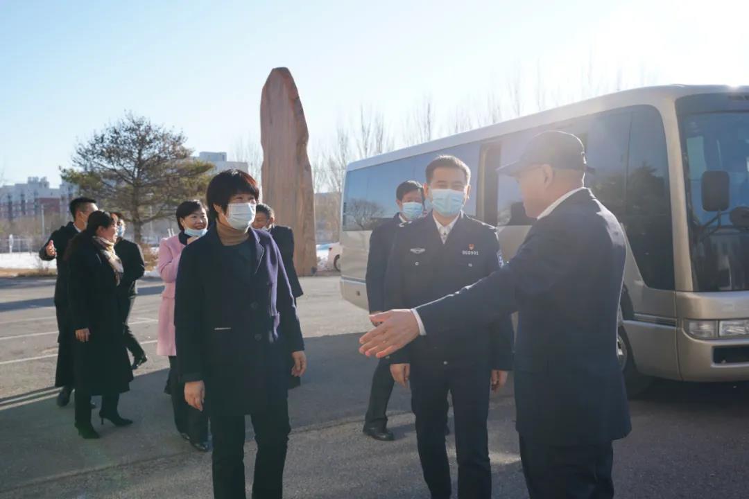 朝阳副市长、市公安局党委书记、局长赵丕显带队参观冰河集团